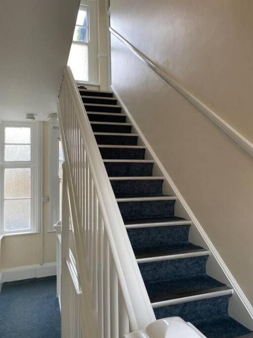 Herne Bay Central - 2 Minutes From Beach Apartment 외부 사진
