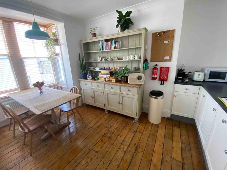 Herne Bay Central - 2 Minutes From Beach Apartment 외부 사진